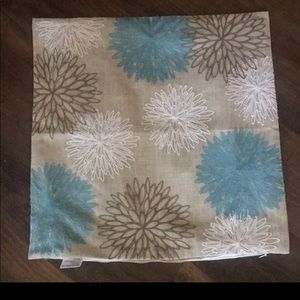 TWO SIGNATURE HOMESTYLES PILLOW COVERS